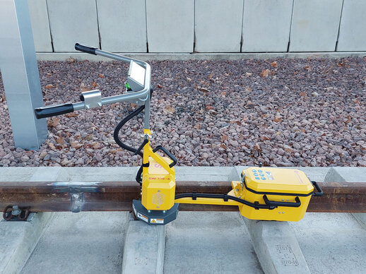 Web Grinder GW 110 +S on the track