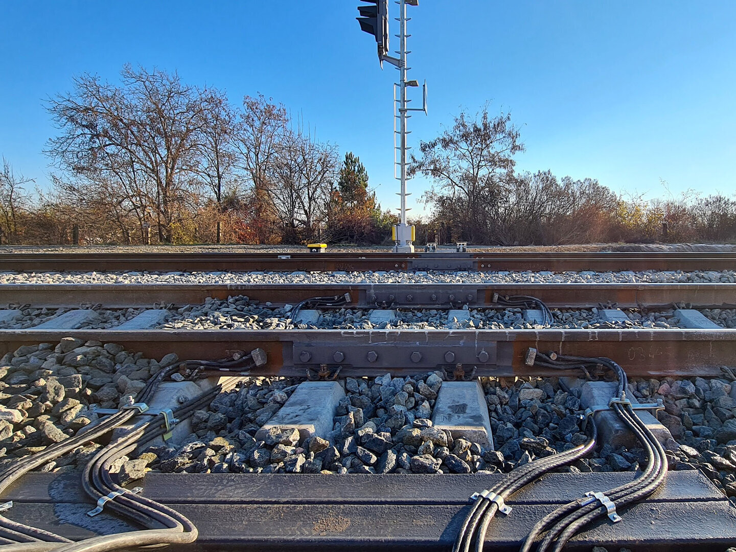 rail with factory assembled insulated rail joint made of steel