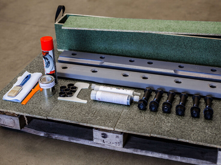 kit for insulated rail joints made of steel with two-component glue