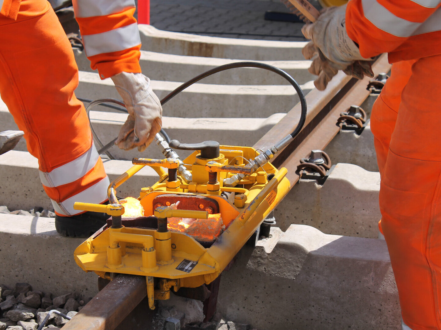 Trimming unit in use