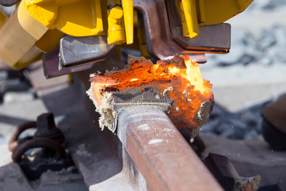 removing excess weld metal on flat bottom rail