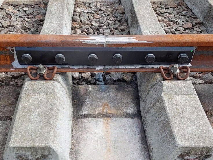 non-glued insulated rail joint made of steel in the track