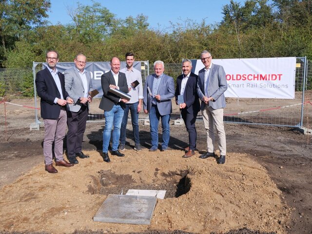 Foundation-laying ceremony with seven representatives from Goldschmidt, Goldbeck and Stadt Halle