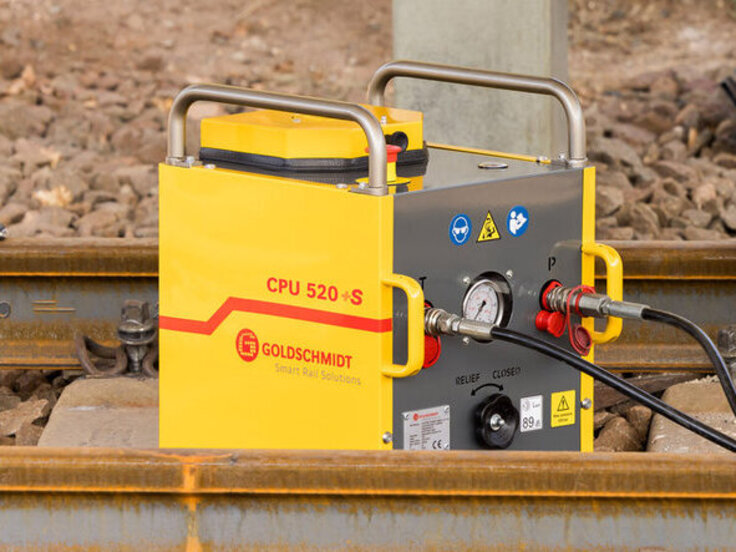 Compact power unit CPU 520 +S with weld trimmer device on the track