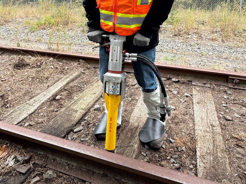 Lag driver DL 210 H in action on the tracks