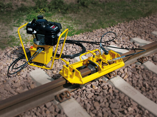 Trimming unit with 4-stroke motor