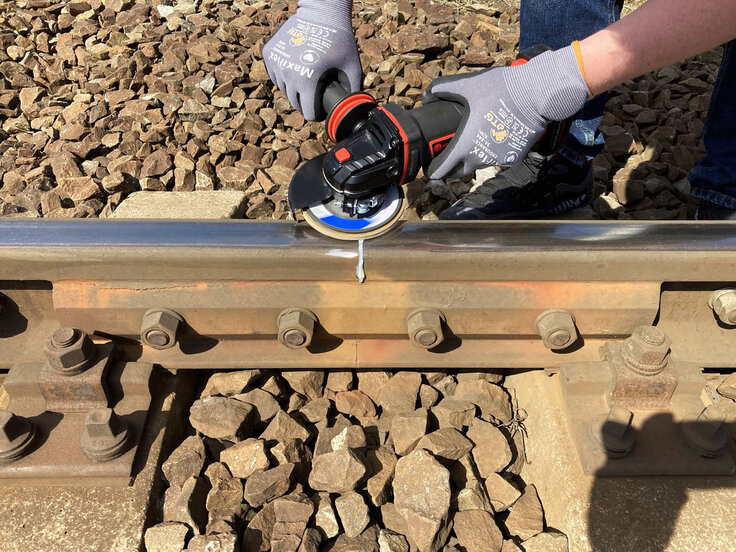 repairing of an insulating end post