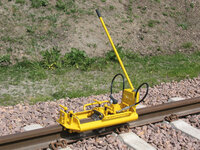 Abschergerät mit angeflanschter Handpumpe