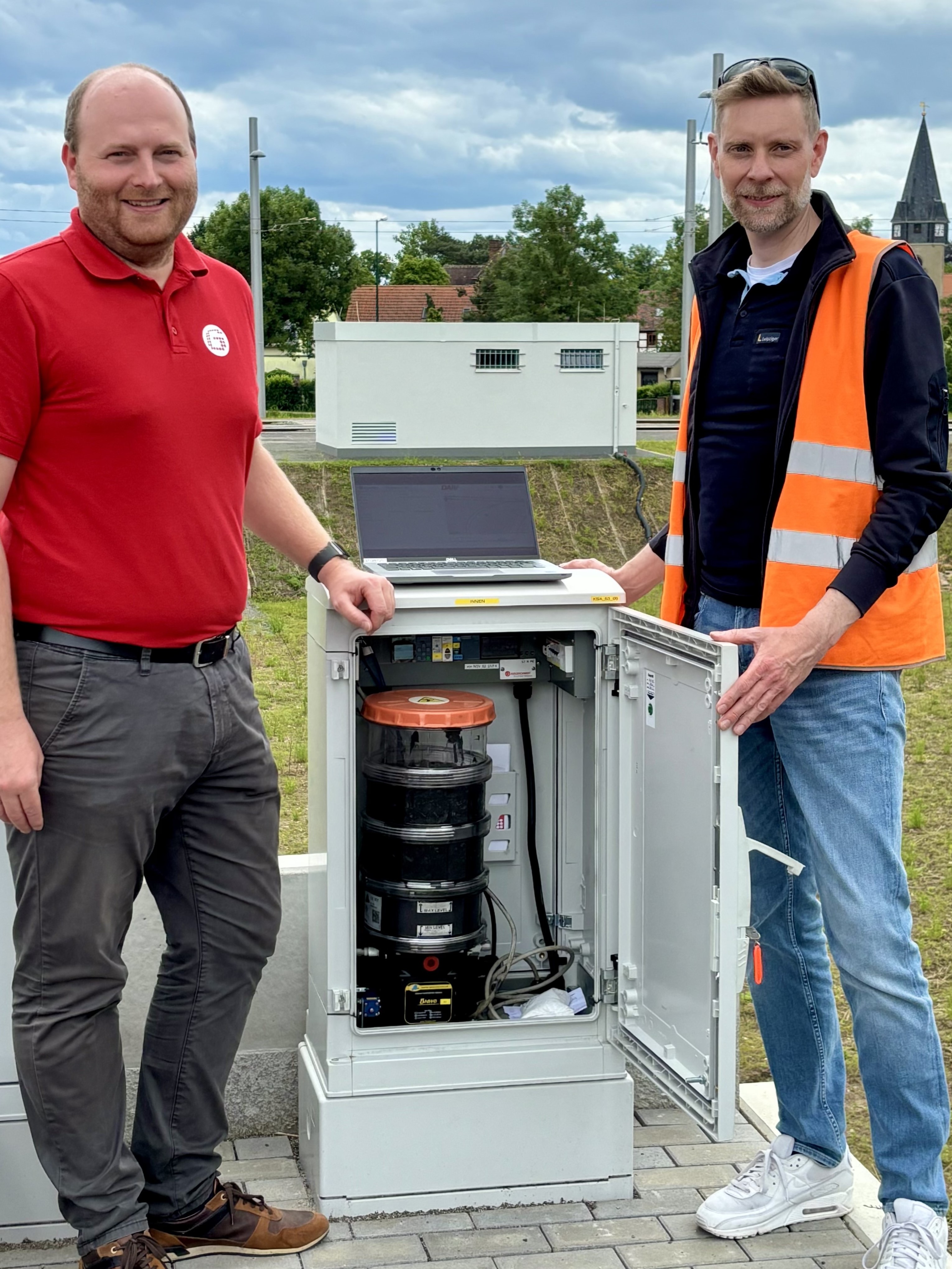 Part of the rail lubrication system: lubricant storage system with digital connection